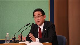日本自民黨黨魁選舉　談及中日關係日本執政黨自民黨黨魁選舉候選人之一的岸田文雄12日表示，日本以日美同盟為基軸。在東海、南海如果有片面改變現狀的情況，包括香港的動向等，日本應主張的還是要主張。中央社記者楊明珠東京攝　109年9月12日