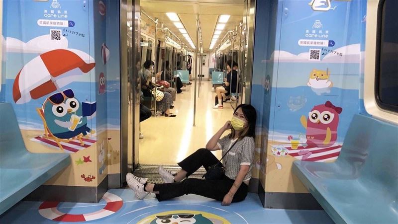 英國凱萊聯名柴語錄推出北捷彩繪列車