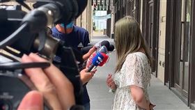 台中市準新娘陳小姐，婚宴前染髮，奶茶棕色變抹茶綠，崩潰痛哭，連鎖髮廊設計師 (翻攝畫面畫面)