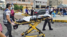 雲梯車,接體車,擔架,殯儀館（圖／記者洪正達攝影）