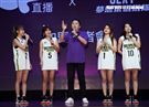 趙正平和啦啦隊員梓梓、壯壯、虔虔、愛語莎出席up直播活動。（記者邱榮吉/攝影）