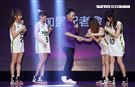趙正平和啦啦隊員梓梓、壯壯、虔虔、愛語莎出席up直播活動。（記者邱榮吉/攝影）
