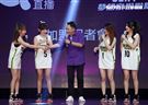 趙正平和啦啦隊員梓梓、壯壯、虔虔、愛語莎出席up直播活動。（記者邱榮吉/攝影）