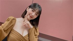 郭雪芙胸前露出超雄偉北半球，事業線都炸出來了！（圖／翻攝自郭雪芙臉書）