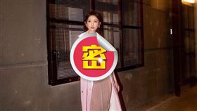 ▲梁以辰美胸全都露。（圖／翻攝自IG）