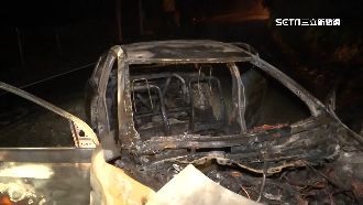 疑不熟路況擦撞山壁　車燒到只剩骨架