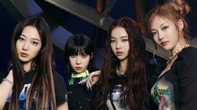 南韓女團aespa，近日發行了新曲《Savage》，引網熱議。（圖／翻攝自微博）