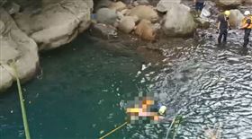 苗栗縣南庄鄉鹿場部落，風美溪，苦花潭瀑布，21歲施姓男子電子廠員工，揪友戲水溺斃 公告禁戲水(圖/翻攝畫面)