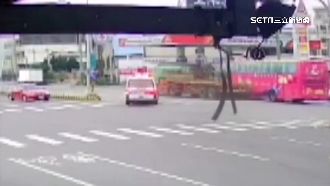 獨／台中聯結車擦撞校車　8學生送醫