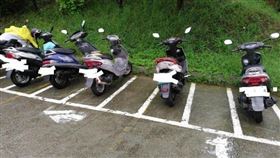 他轟機車立側柱缺德！曝潛規則掀論戰（圖／翻攝自PTT）