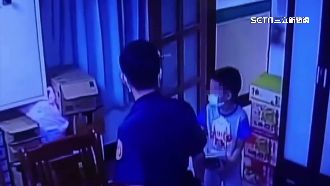 獨／8歲童迷路驚魂！警當保母幫安撫