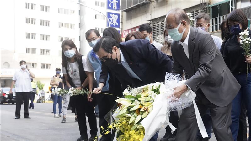城中城火警　馬王赴現場獻花默哀致意