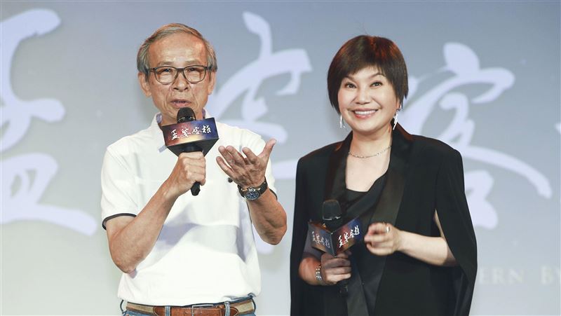 坐輪椅現身片場　唐美雲親揭腳傷現況
