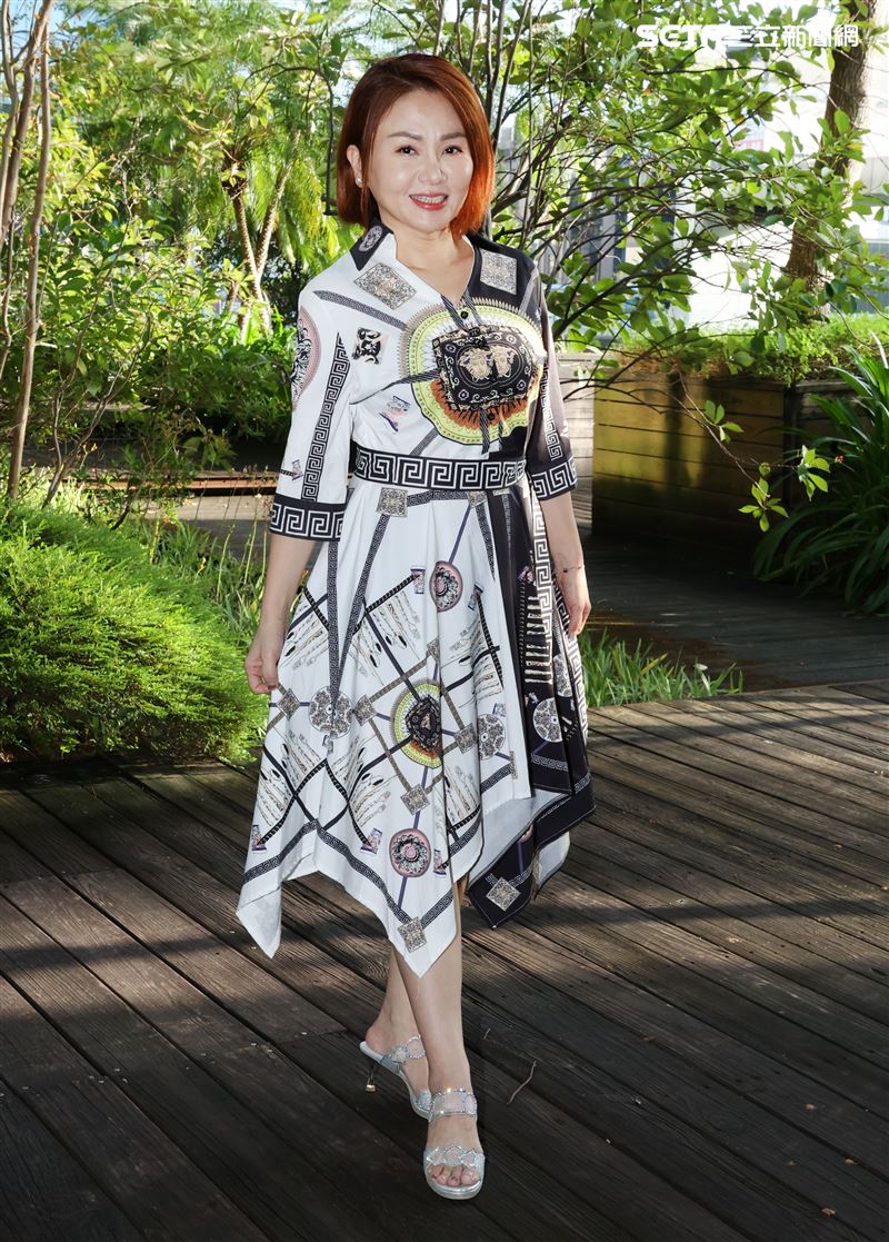 鳥來伯與13姨演員藝鴒三立新聞網專訪。（記者邱榮吉/攝影）