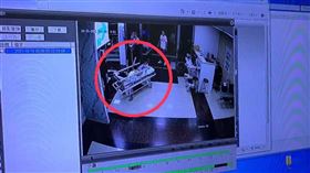 76行者陳修將將胡姓女友送醫 翻攝畫面