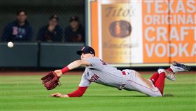 ▲赫南德茲（Enrique Hernandez）美技沒收安打化解滿壘失分危機。（圖／翻攝自紅襪推特）