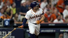 ▲「阿土伯」奧圖維（Jose Altuve）敲出追平2分砲。（圖／美聯社／達志影像）