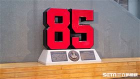 味全龍設置徐生明背號紀念碑。（圖／記者劉彥池攝影）