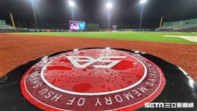 天母棒球場雨勢不斷。（圖／記者劉彥池攝影）