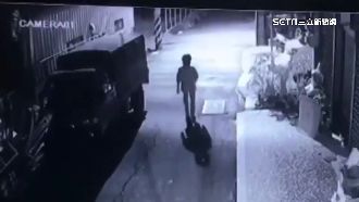 女子夢遊馬路亂晃　警呼喊拍肩叫不醒