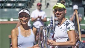 ▲謝淑薇、梅丹斯（Elise Mertens）在印地安泉網賽女雙封后。（圖／美聯社／達志影像）