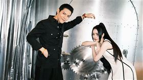 向佐曬照放閃郭碧婷，被網瘋猜女方懷上第二胎。（圖／翻攝自向佐微博）