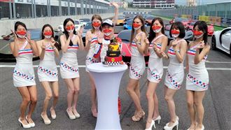 林志穎過生日　10億超跑＋辣模助陣