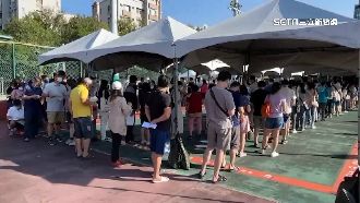 沒預約可打BNT　新竹施打站大排隊