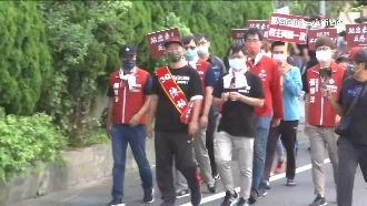 苦行起水泡　陳柏惟：樂與民眾接觸