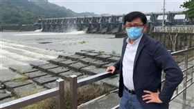 黃國書今（17）日凌晨在臉書PO文，坦承自己在大學時代「曾被迫協助情治單位政治偵搜工作」，宣布即日起將退出民進黨、退出黨團運作，在本屆任期屆滿後不再尋求連任（圖／翻攝自黃國書臉書）