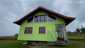 妻嫌窗外景單調  7旬老翁造旋轉屋