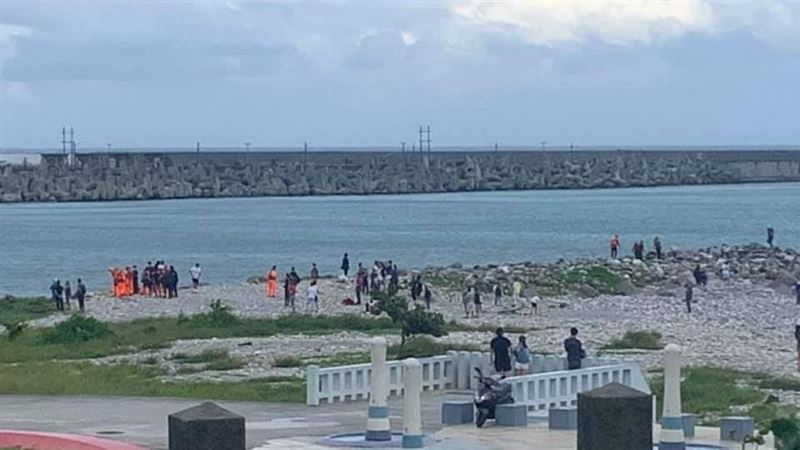 花蓮北濱公園玩水　1高中生遭浪捲走
