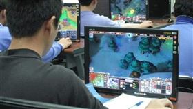 爆廢公社公開版／以前高中電腦課！（圖／翻攝自爆廢公社公開版）