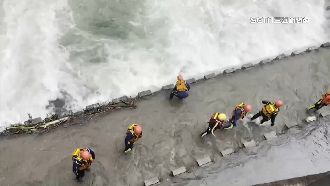 溪水暴漲5前兆快上岸！自救有3原則