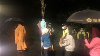 虎豹潭奪4命　家屬六和橋招魂哀戚