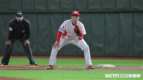 ▲味全龍一壘手劉基鴻。（圖／記者劉彥池攝影）