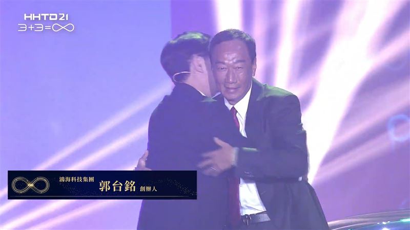 開電動車驚喜登場　郭董：最棒生日禮