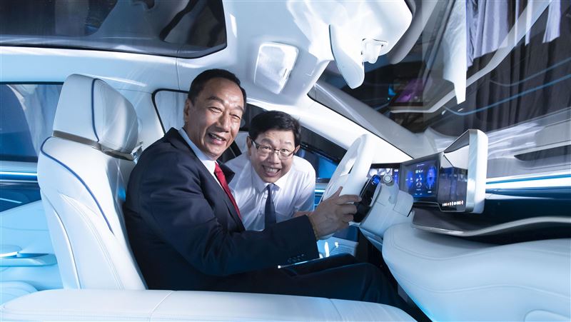 鴻海電動車超狂內裝曝！上市時間出爐