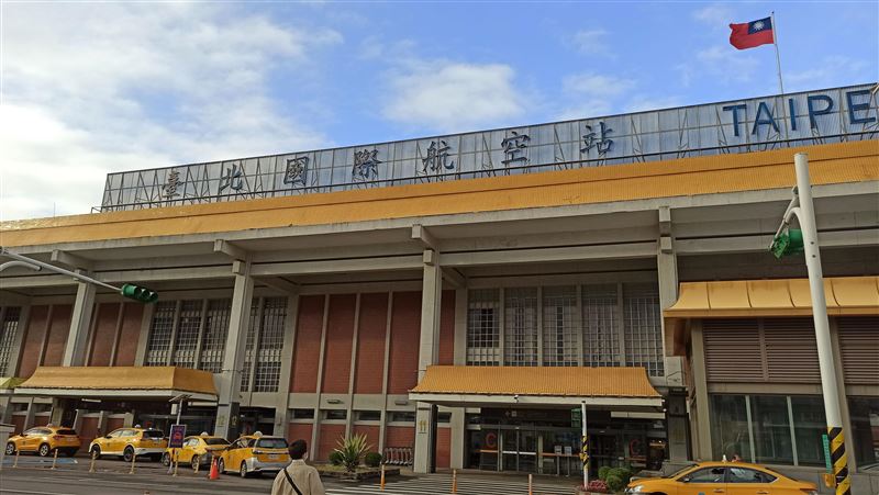 空勤總隊直升機機腹撞地　松機暫關閉