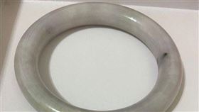 D能卡／男友送我個玉鐲。（圖／翻攝自Dcard）