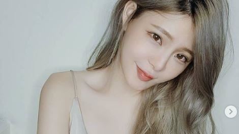 孟慶而上衣滑落　洩大尺度辣照嘆這事