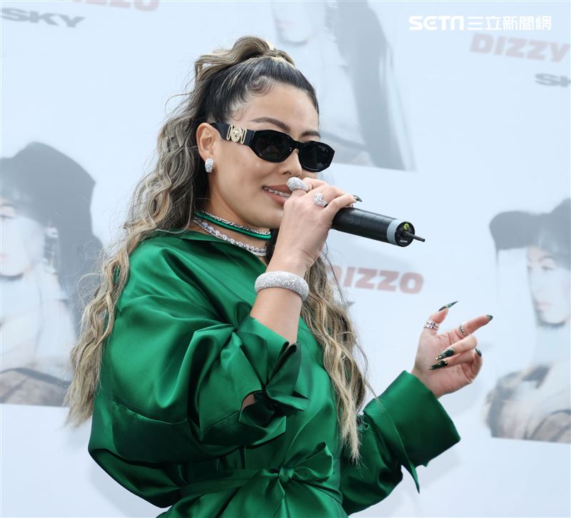 蔡詩芸推出創作專輯「SKY」，舉辦慶功記者會，慶祝入圍金音獎「最佳嘻哈專輯」，歌曲點閱雙雙破百萬。（記者邱榮吉/攝影）