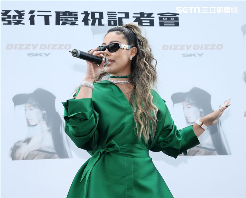 蔡詩芸推出創作專輯「SKY」，舉辦慶功記者會，慶祝入圍金音獎「最佳嘻哈專輯」，歌曲點閱雙雙破百萬。（記者邱榮吉/攝影）