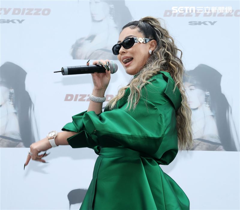 蔡詩芸推出創作專輯「SKY」，舉辦慶功記者會，慶祝入圍金音獎「最佳嘻哈專輯」，歌曲點閱雙雙破百萬。（記者邱榮吉/攝影）