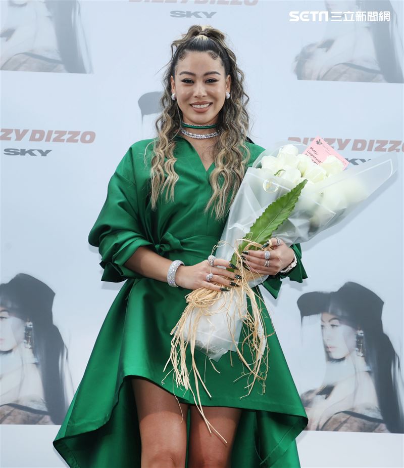 蔡詩芸推出創作專輯「SKY」，舉辦慶功記者會，慶祝入圍金音獎「最佳嘻哈專輯」，歌曲點閱雙雙破百萬。（記者邱榮吉/攝影）