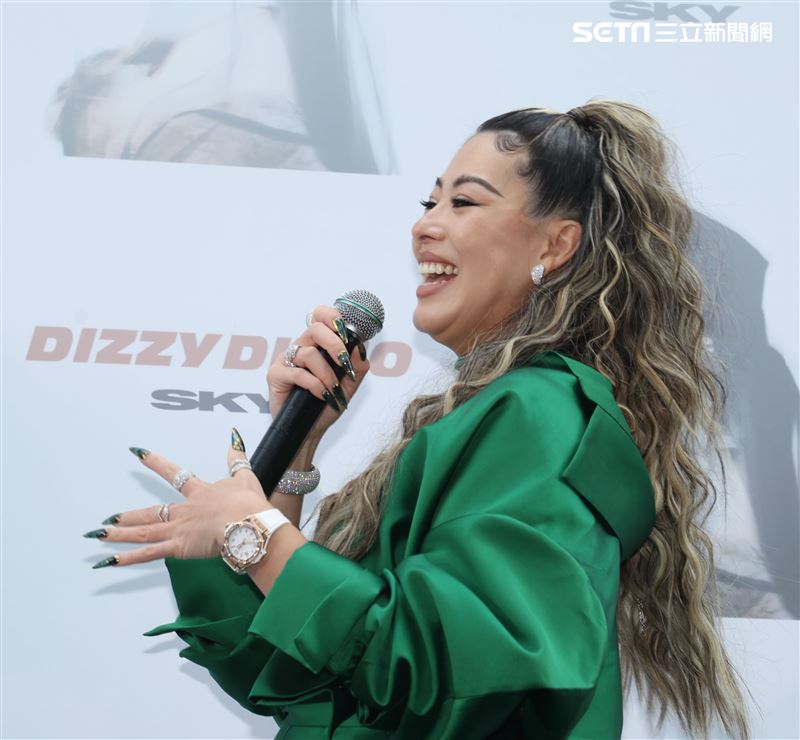 蔡詩芸推出創作專輯「SKY」，舉辦慶功記者會，慶祝入圍金音獎「最佳嘻哈專輯」，歌曲點閱雙雙破百萬。（記者邱榮吉/攝影）