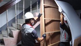 ▲政府主動幫住戶清除雜物，獲得當地住戶肯定。（圖／翻攝自高雄市政府）