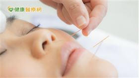 中醫認為，水腫是因為體內調節水分功能異常，導致水濕滯留。