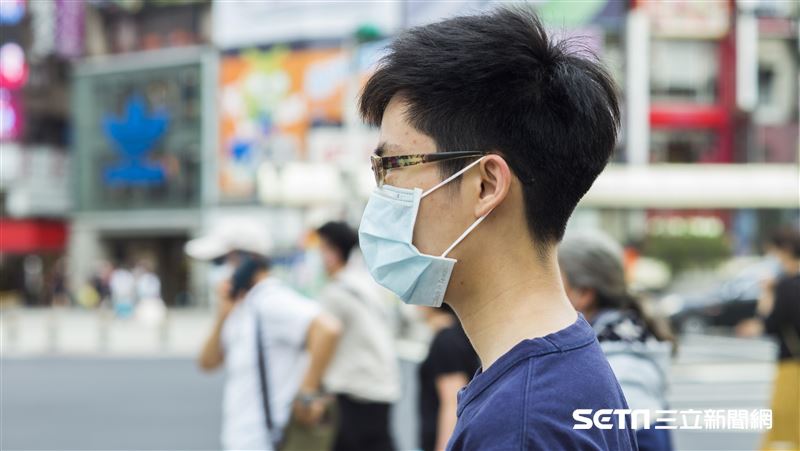 6狀況免戴口罩　今預約AZ、莫德納
