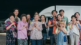 《海岸村恰恰恰》劇照（圖／Netflix提供）